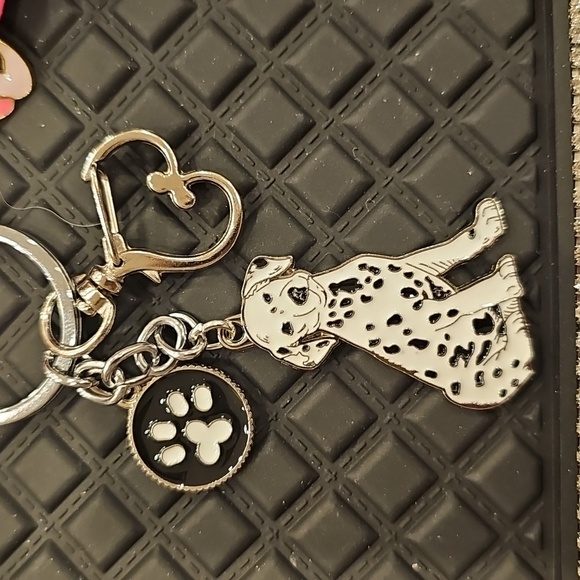 NEW! Dalmatian + Pawprint🐾 Keychain/Purse 👜🎒 Charm ~ Puppy 🎁 👩‍🚒👨‍🚒🚒 - Picture 3 of 13
